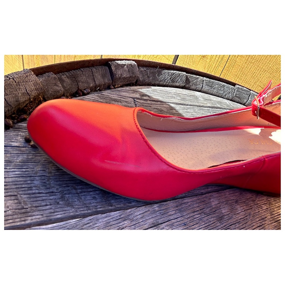 Sz 7.5 Chase + Chloe well loved “Bobby” wedge shoe with adjustable ankle strap - Picture 5 of 9